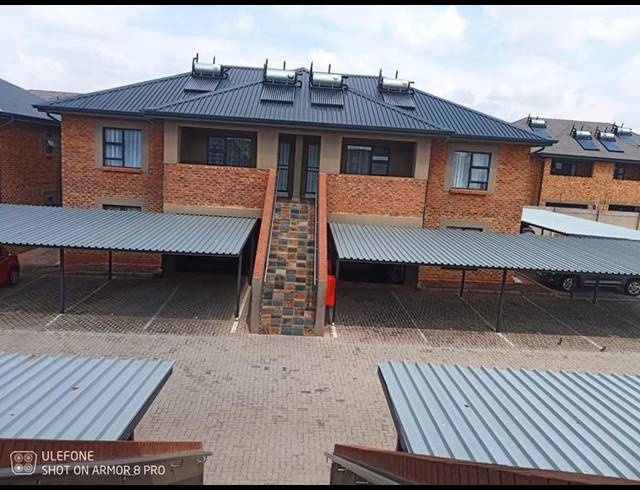 3 BEDROOM TOWNHOUSE FOR SALE IN RAVENSWOOD